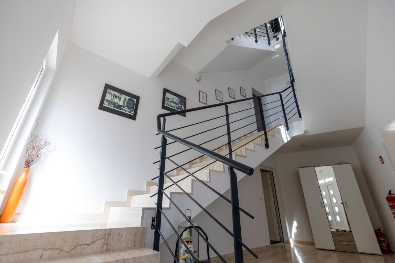 Apartment Apsyrtides Mali Losinj Exterior photo